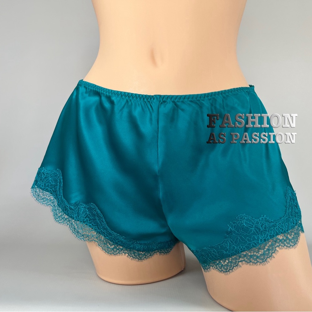 VS Satin Pijama Flirty Sleep Shorts with Chantilly Lace Trim Size Small